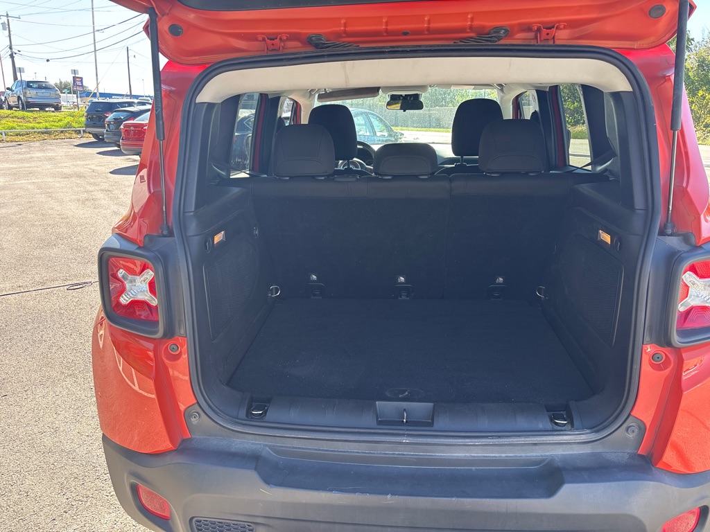 Photo 18 of this JEEP RENEGADE