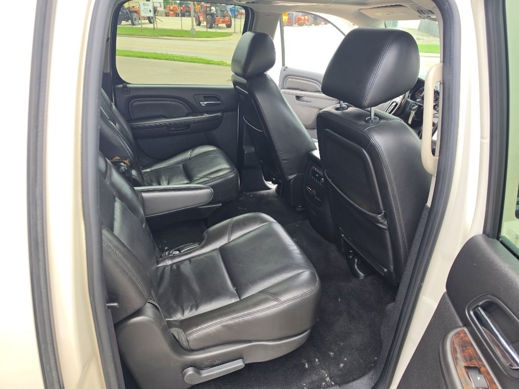Photo 33 of this GMC YUKON XL