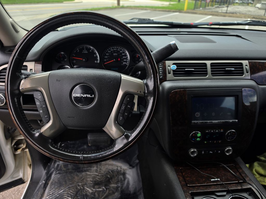 Photo 14 of this GMC YUKON XL