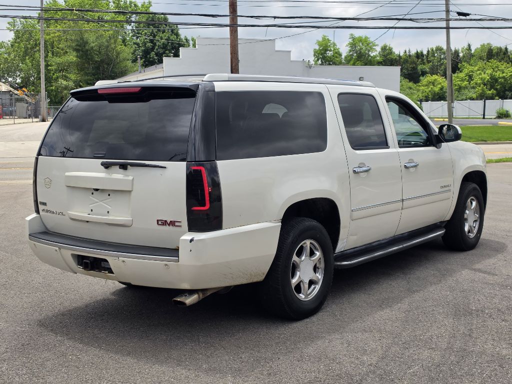 Photo 2 of this GMC YUKON XL