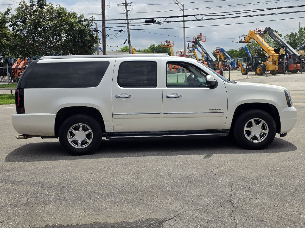 Photo 3 of this GMC YUKON XL