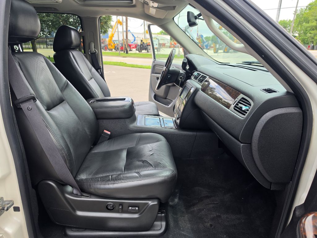 Photo 35 of this GMC YUKON XL