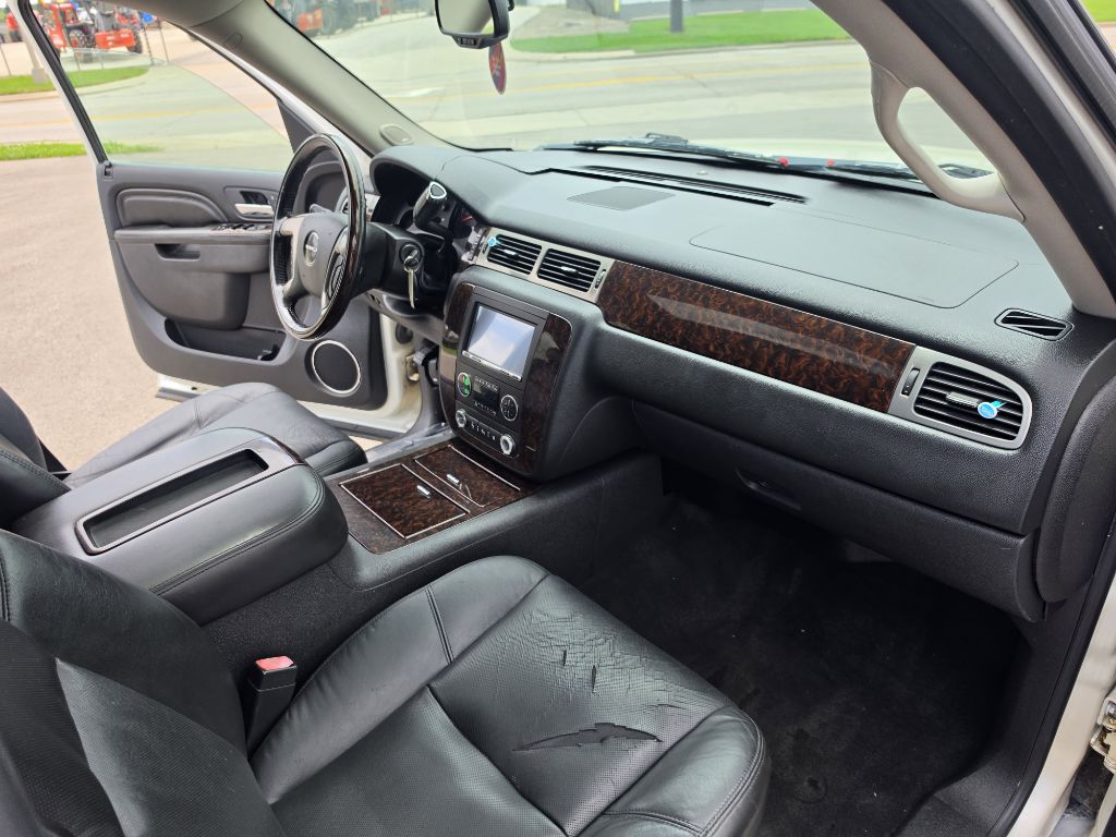 Photo 36 of this GMC YUKON XL
