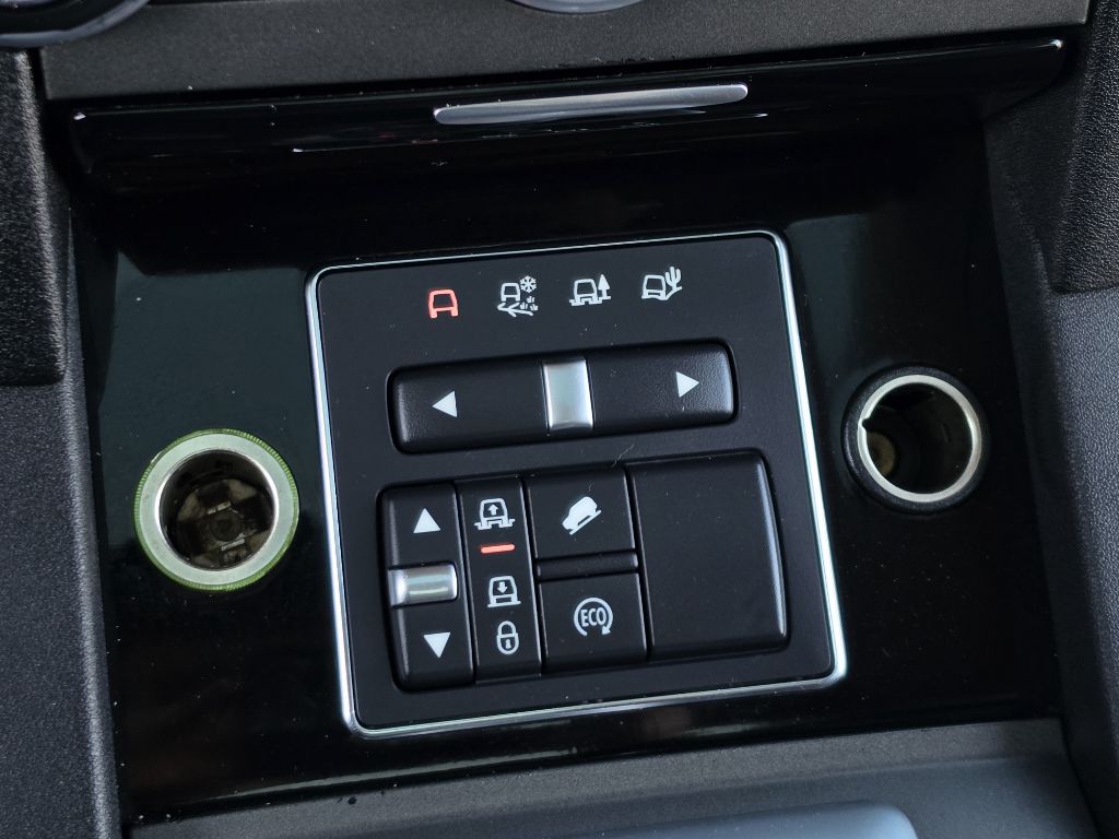 Photo 35 of this LAND ROVER LR4