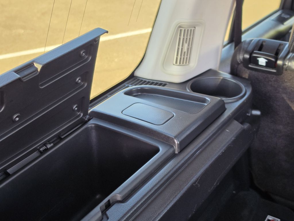 Photo 25 of this LAND ROVER LR4