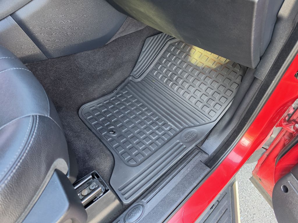 Photo 16 of this LAND ROVER LR4