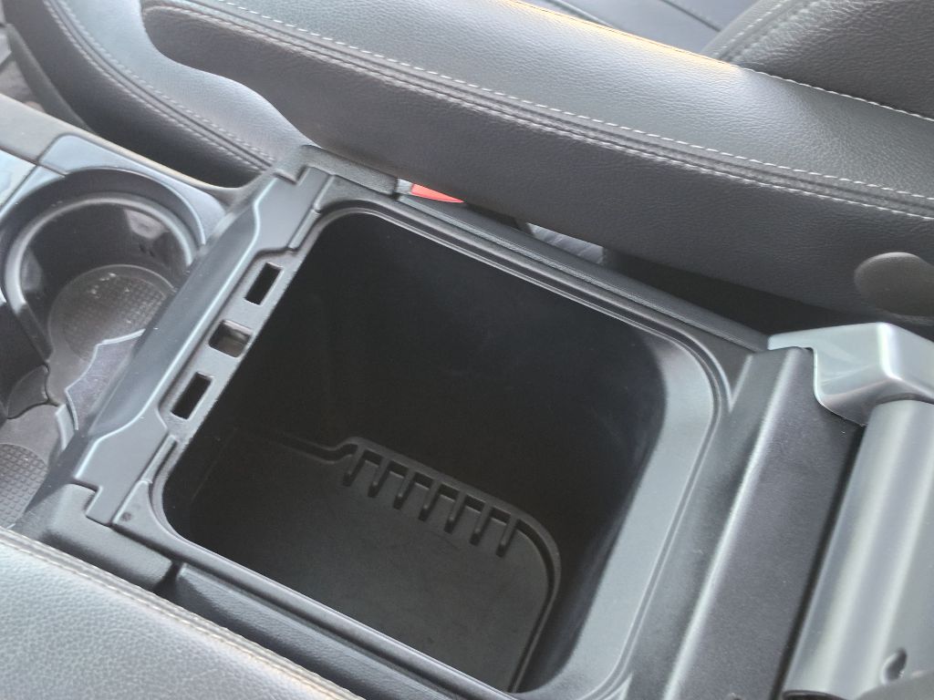 Photo 40 of this LAND ROVER LR4