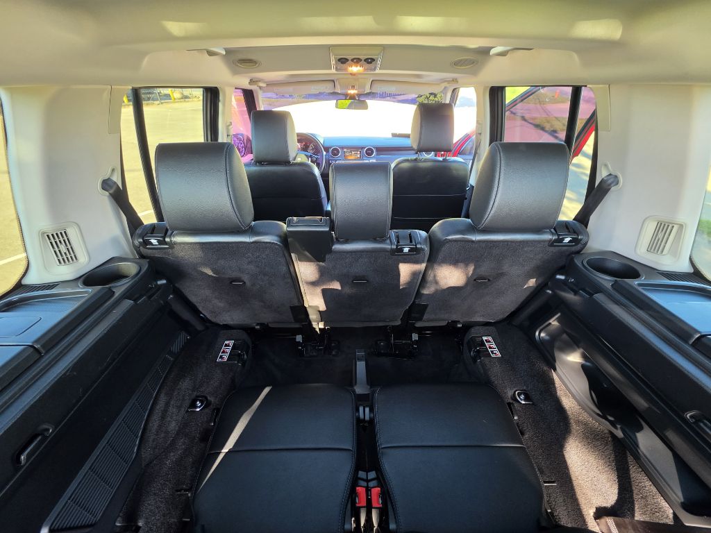 Photo 21 of this LAND ROVER LR4