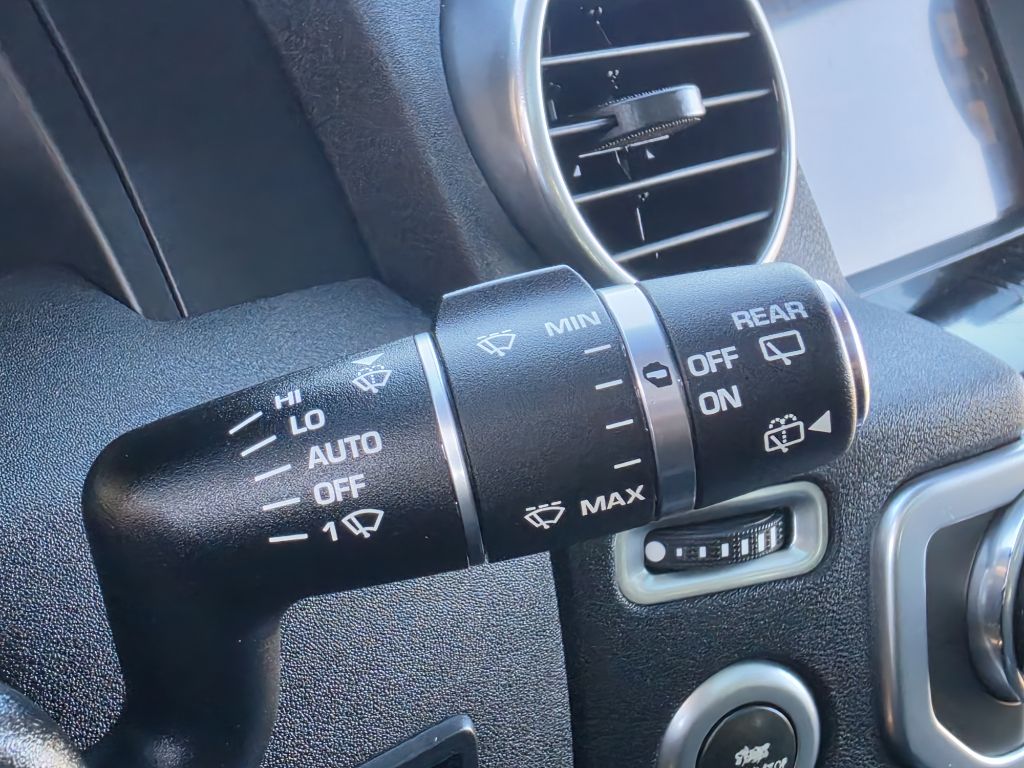 Photo 37 of this LAND ROVER LR4
