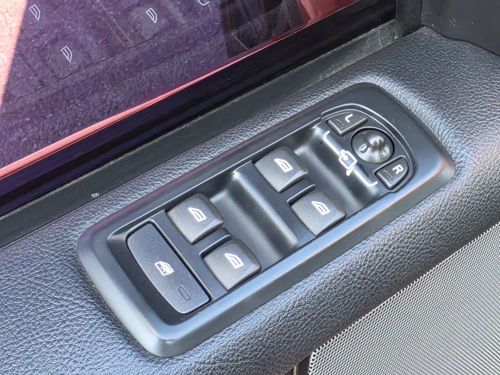 Photo 29 of this LAND ROVER LR4