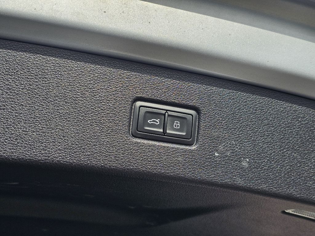 Photo 36 of this AUDI Q7
