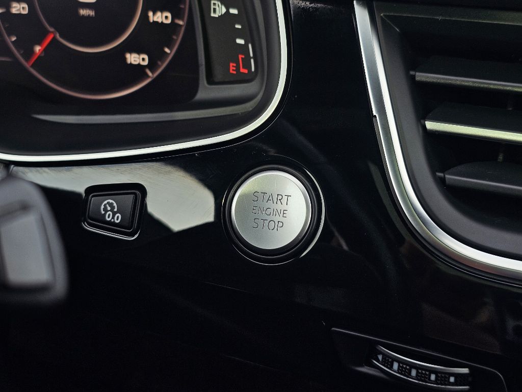 Photo 33 of this AUDI Q7