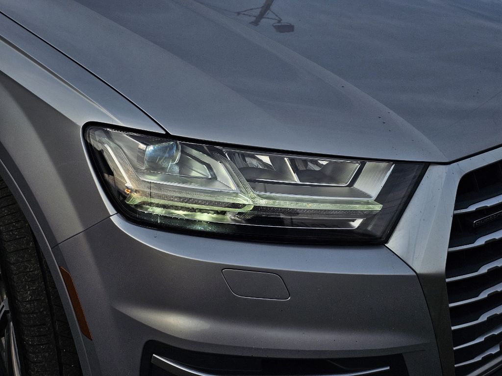 Photo 11 of this AUDI Q7