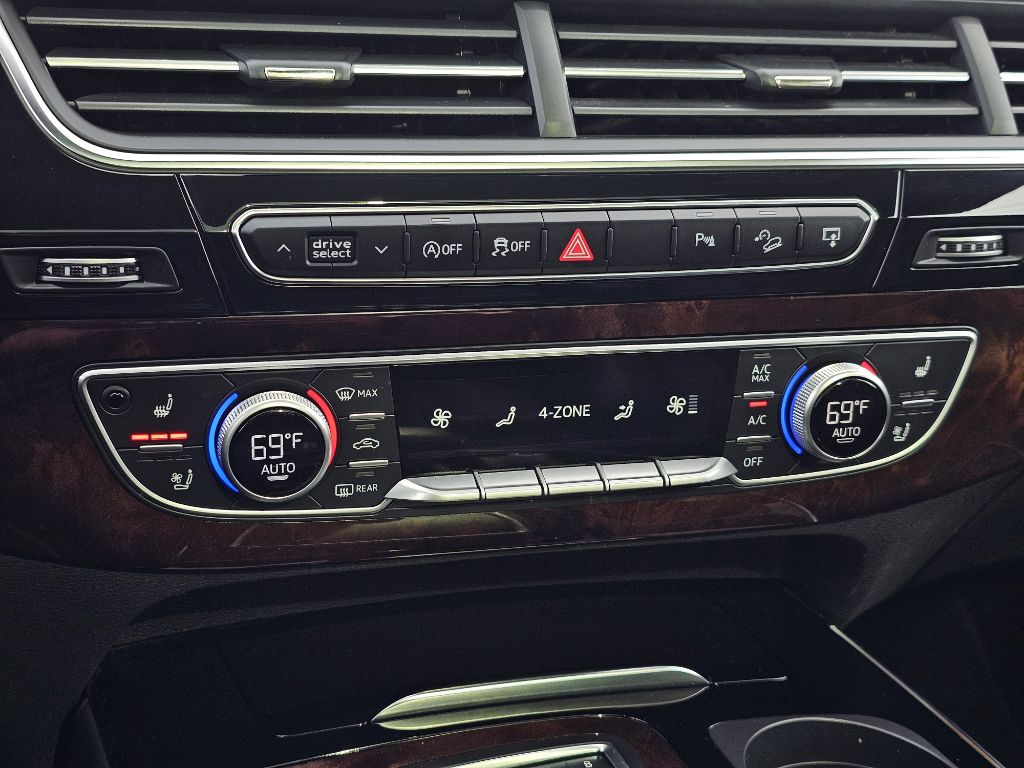 Photo 31 of this AUDI Q7