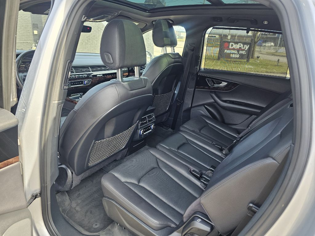 Photo 21 of this AUDI Q7
