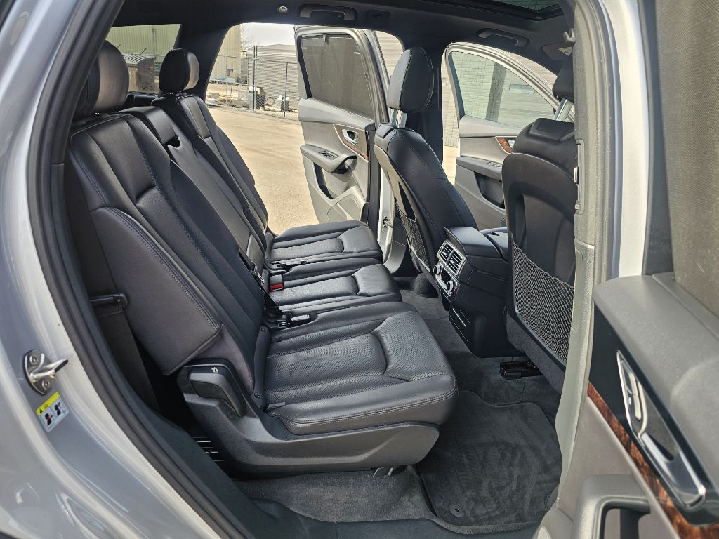 Photo 22 of this AUDI Q7