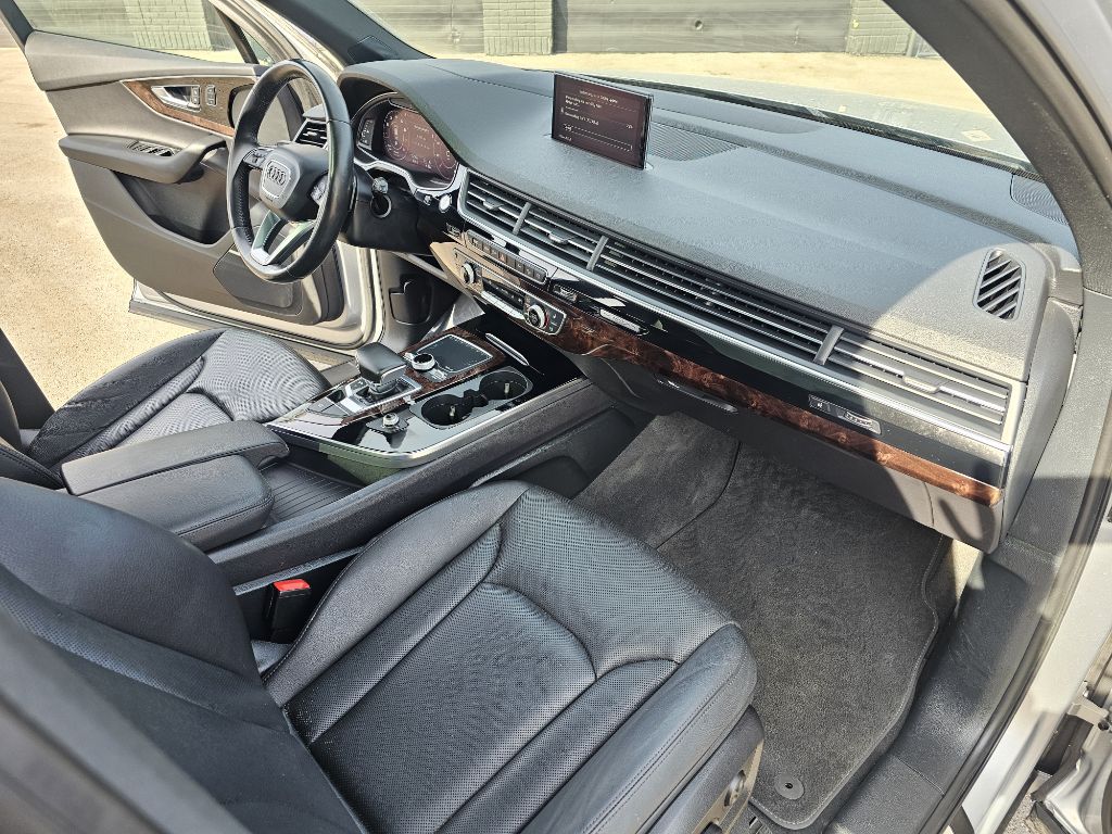 Photo 24 of this AUDI Q7