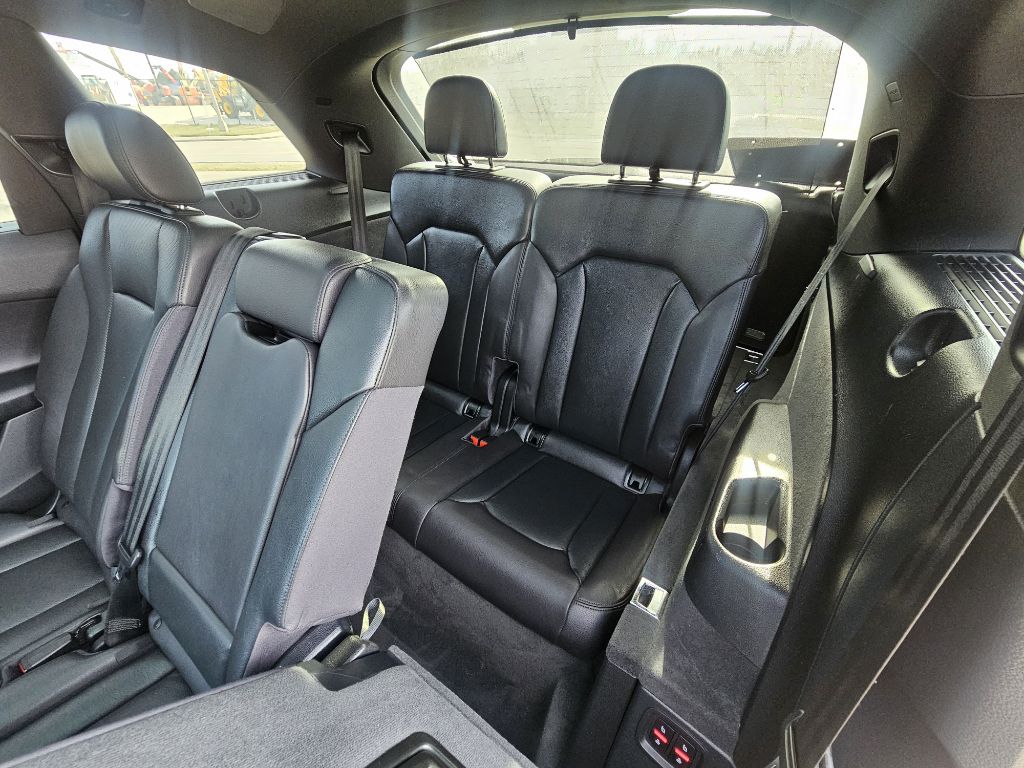 Photo 20 of this AUDI Q7
