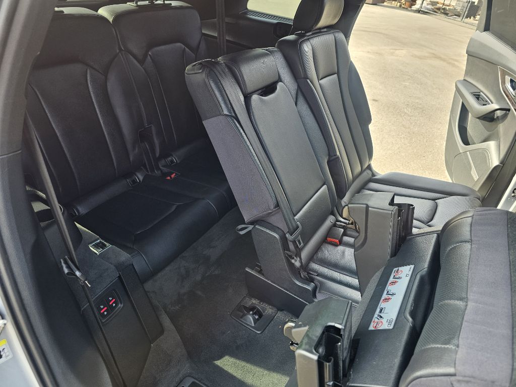 Photo 23 of this AUDI Q7