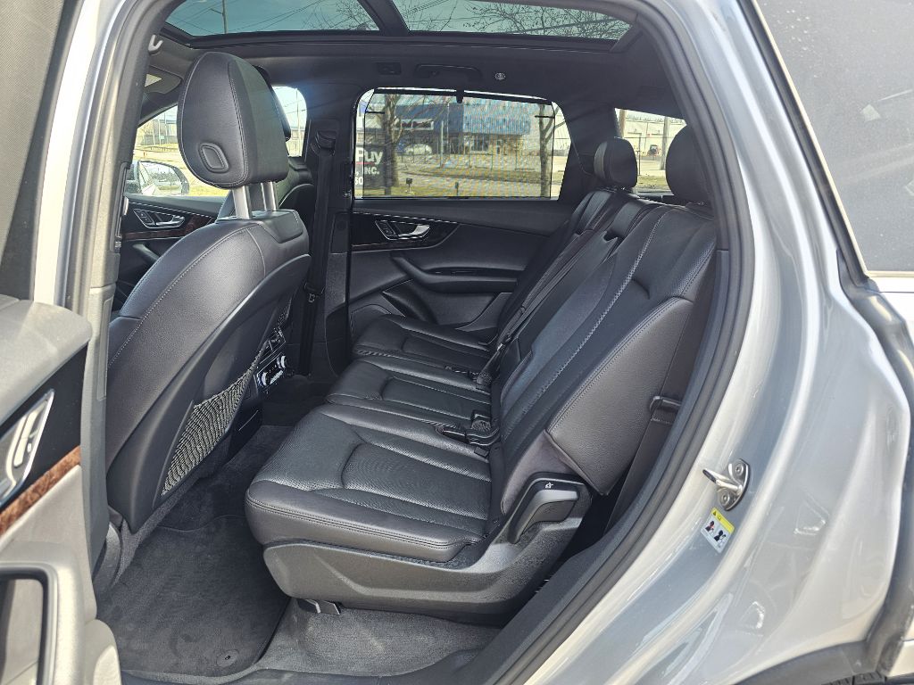 Photo 19 of this AUDI Q7