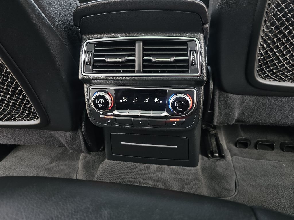 Photo 25 of this AUDI Q7