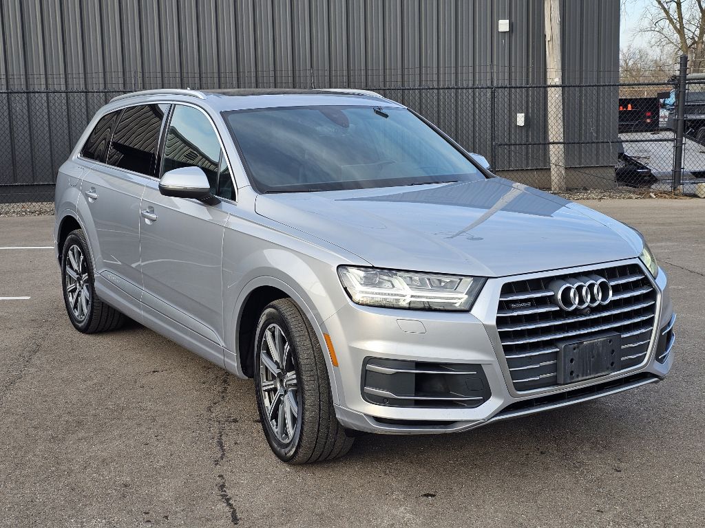 Photo 2 of this AUDI Q7
