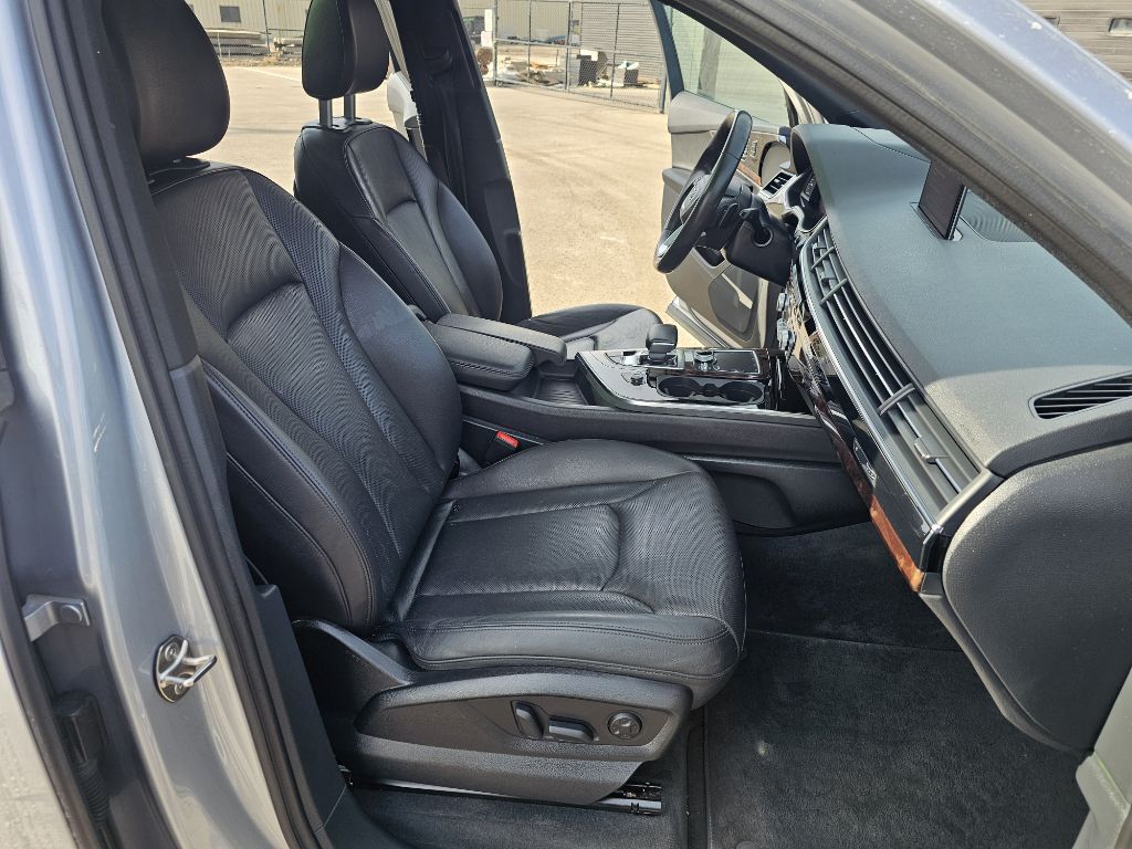 Photo 26 of this AUDI Q7