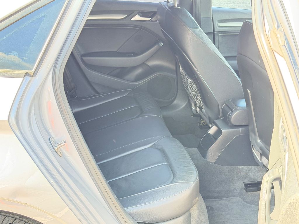 Photo 12 of this AUDI A3