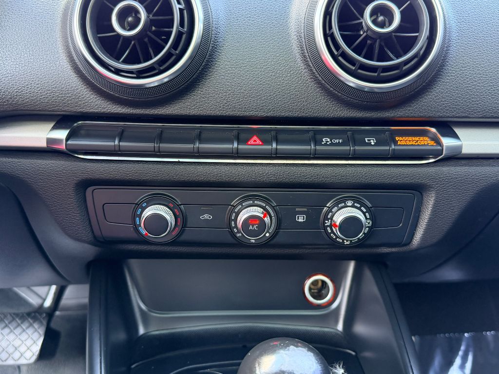 Photo 19 of this AUDI A3