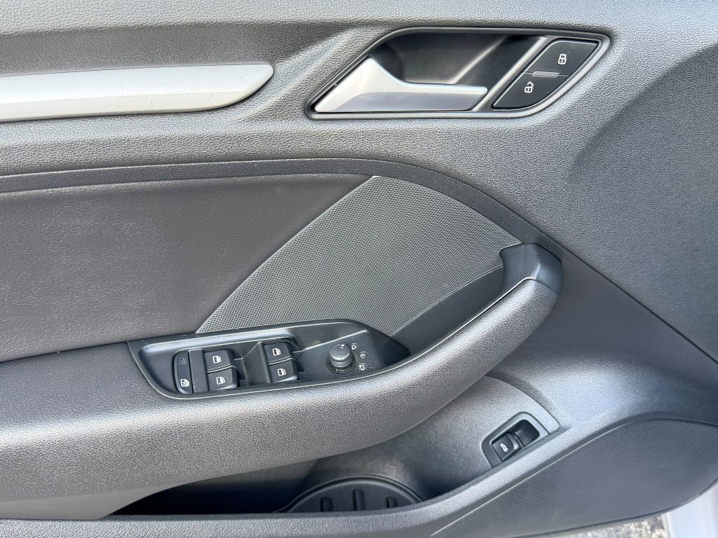 Photo 18 of this AUDI A3