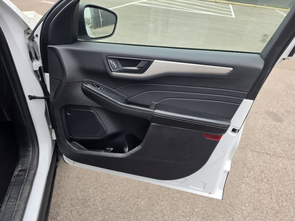 Photo 31 of this FORD ESCAPE