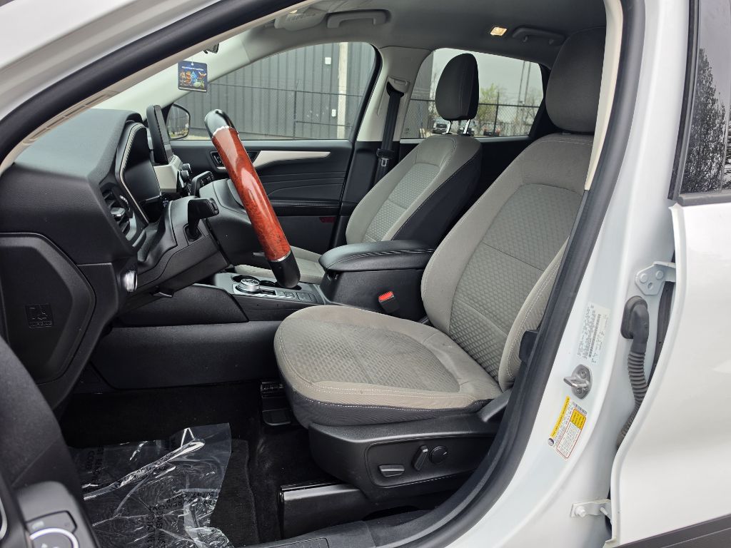 Photo 12 of this FORD ESCAPE