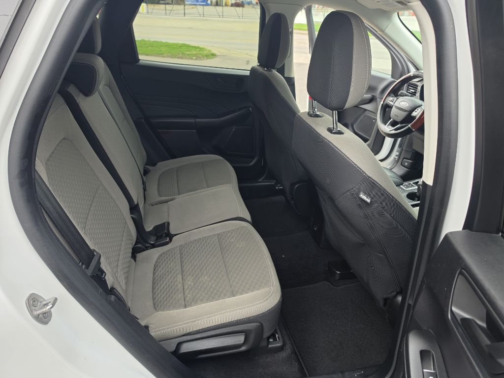 Photo 17 of this FORD ESCAPE