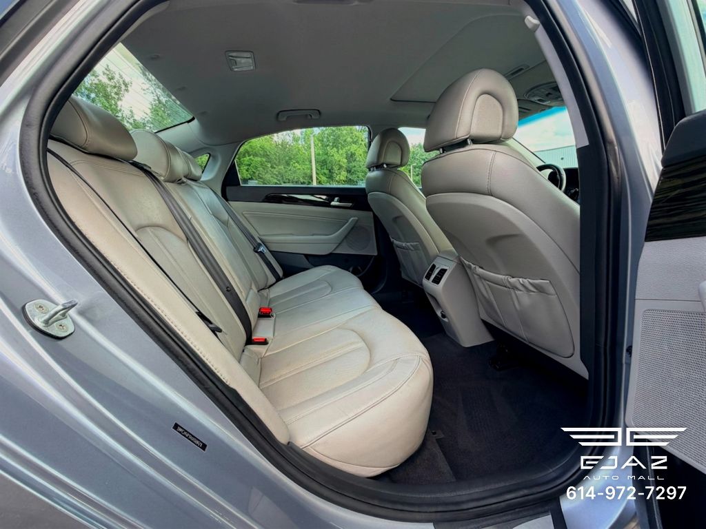 Photo 23 of this HYUNDAI SONATA