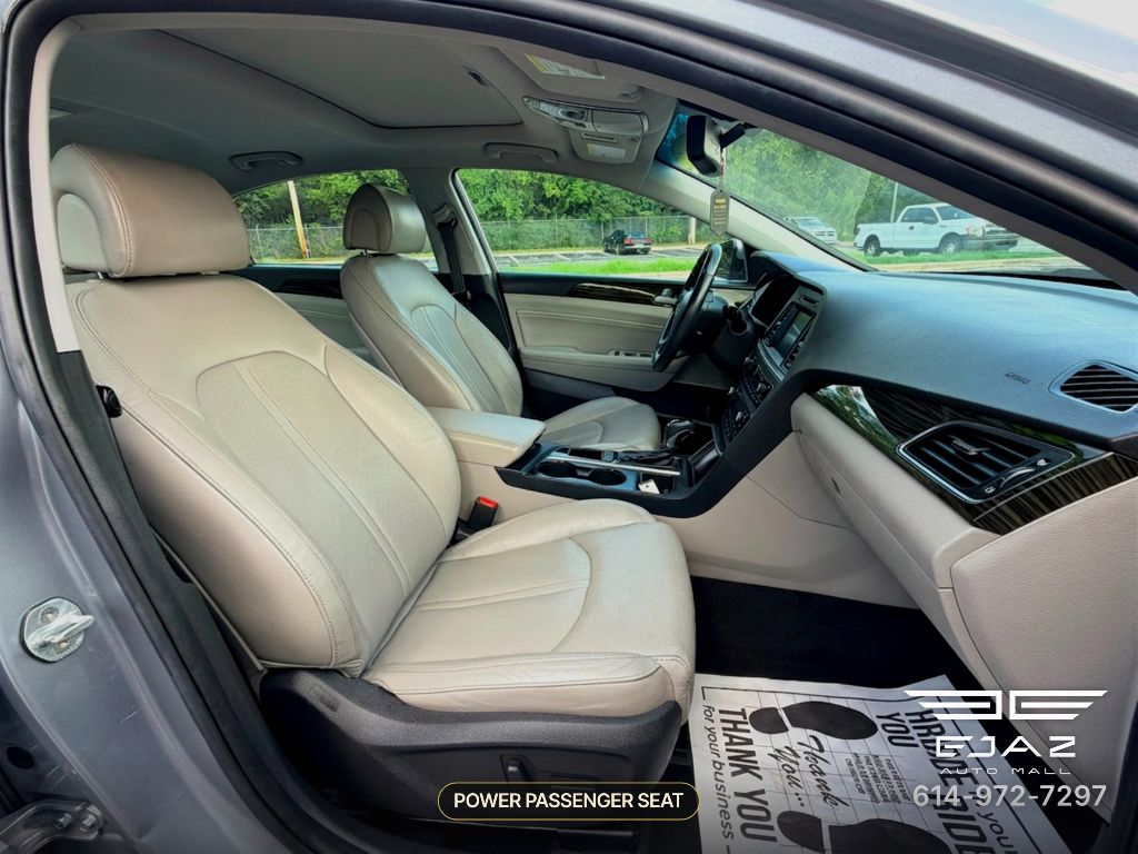 Photo 17 of this HYUNDAI SONATA