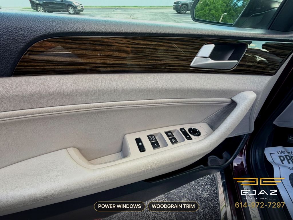 Photo 26 of this HYUNDAI SONATA