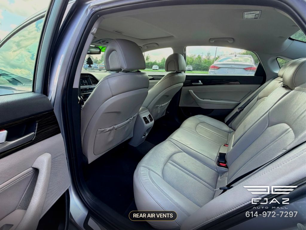 Photo 24 of this HYUNDAI SONATA