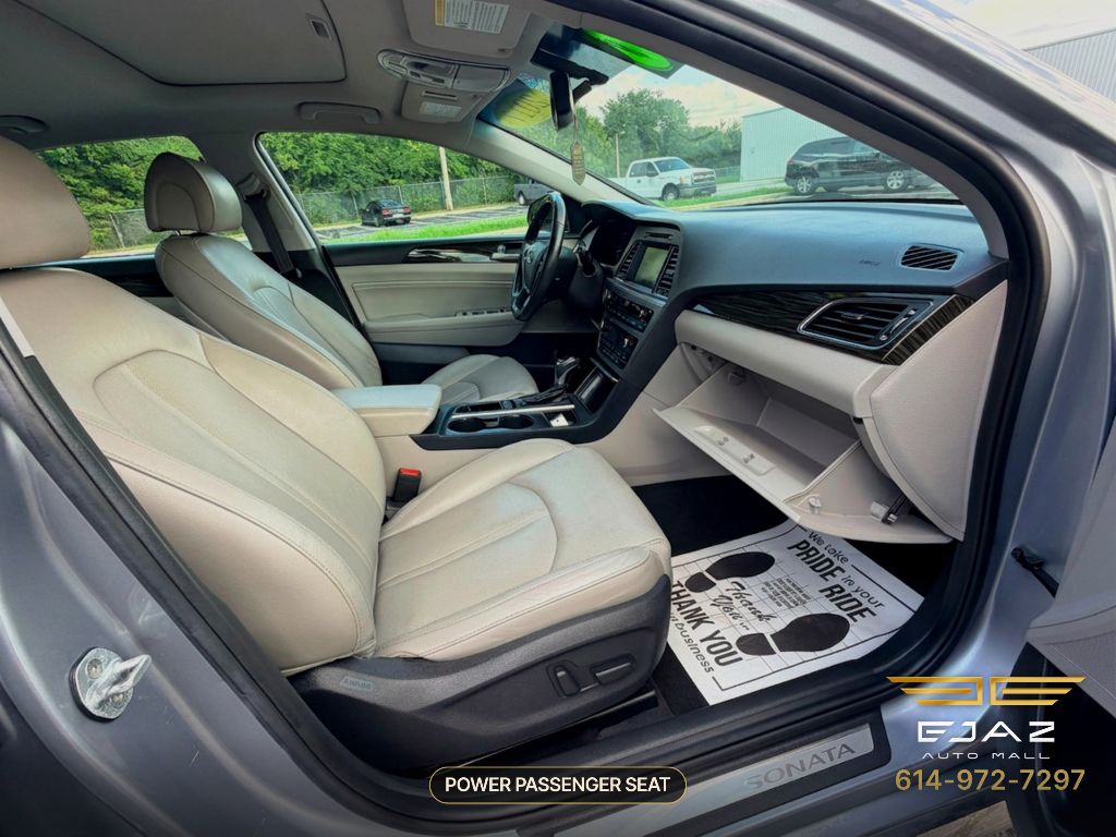 Photo 15 of this HYUNDAI SONATA