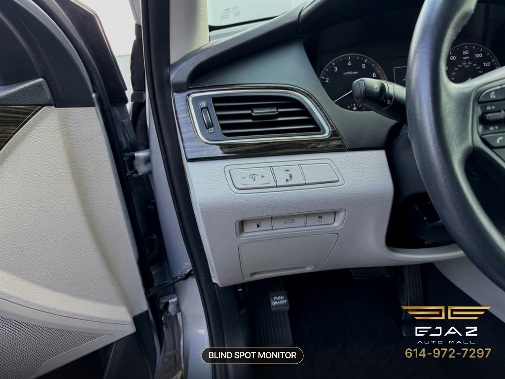 Photo 10 of this HYUNDAI SONATA