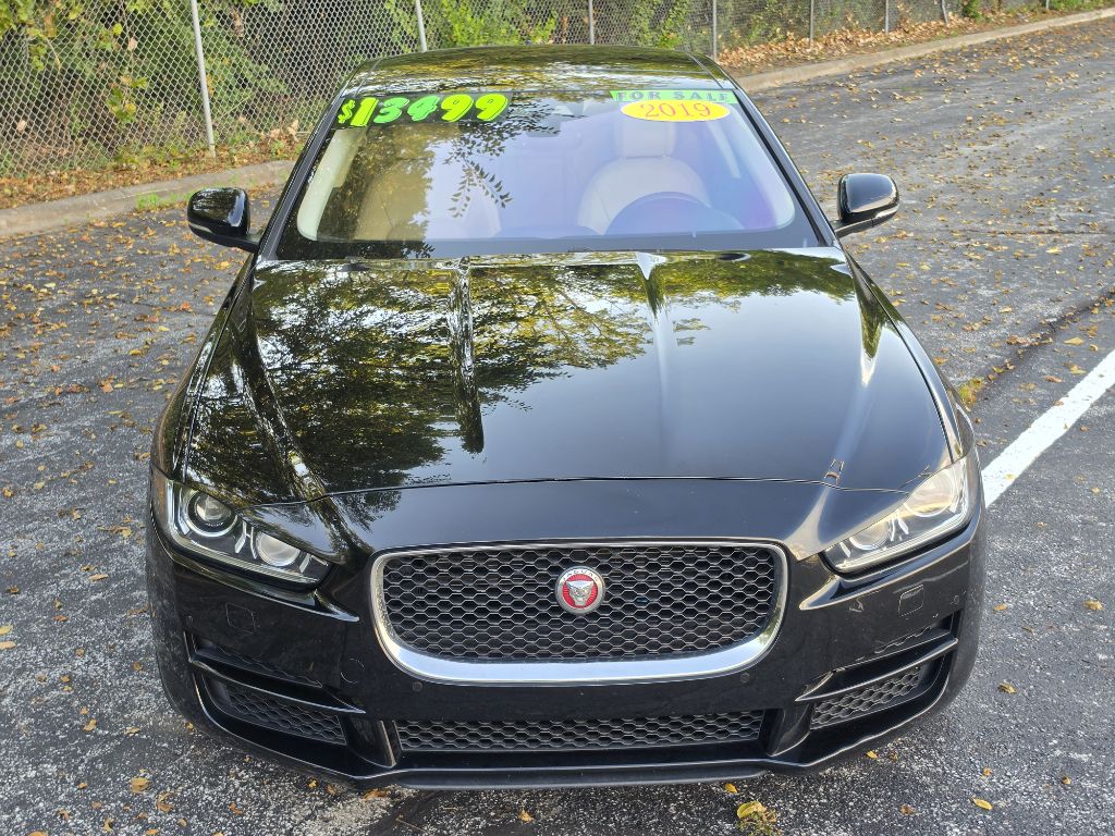 Photo 4 of this JAGUAR XE