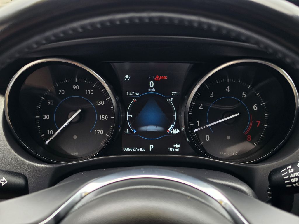 Photo 40 of this JAGUAR XE