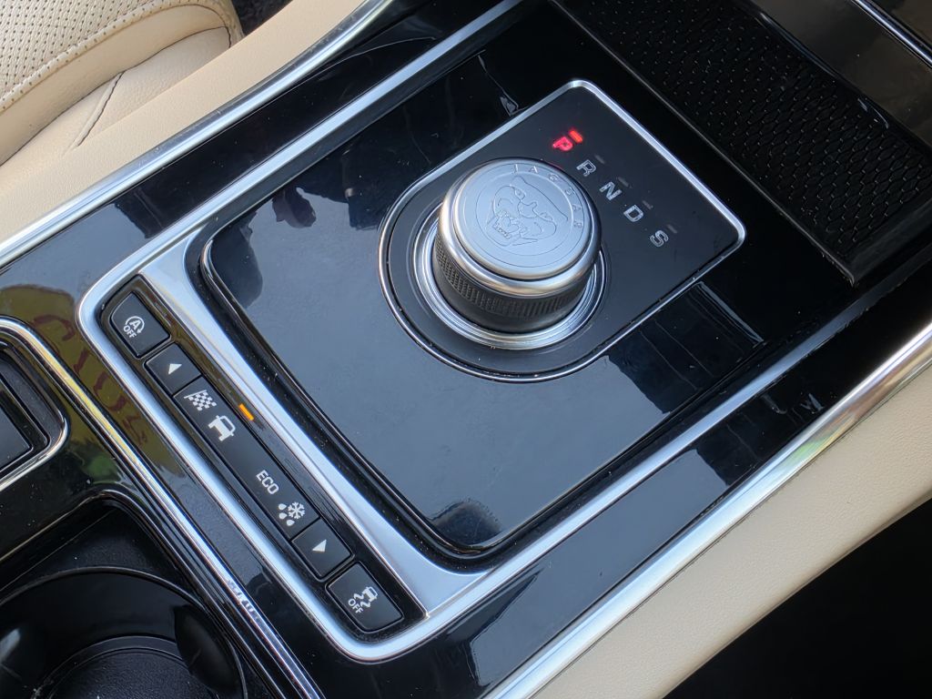 Photo 25 of this JAGUAR XE