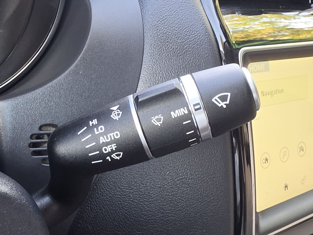 Photo 32 of this JAGUAR XE