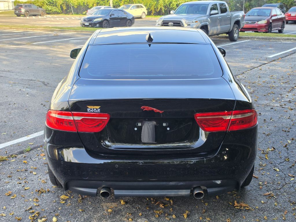 Photo 3 of this JAGUAR XE