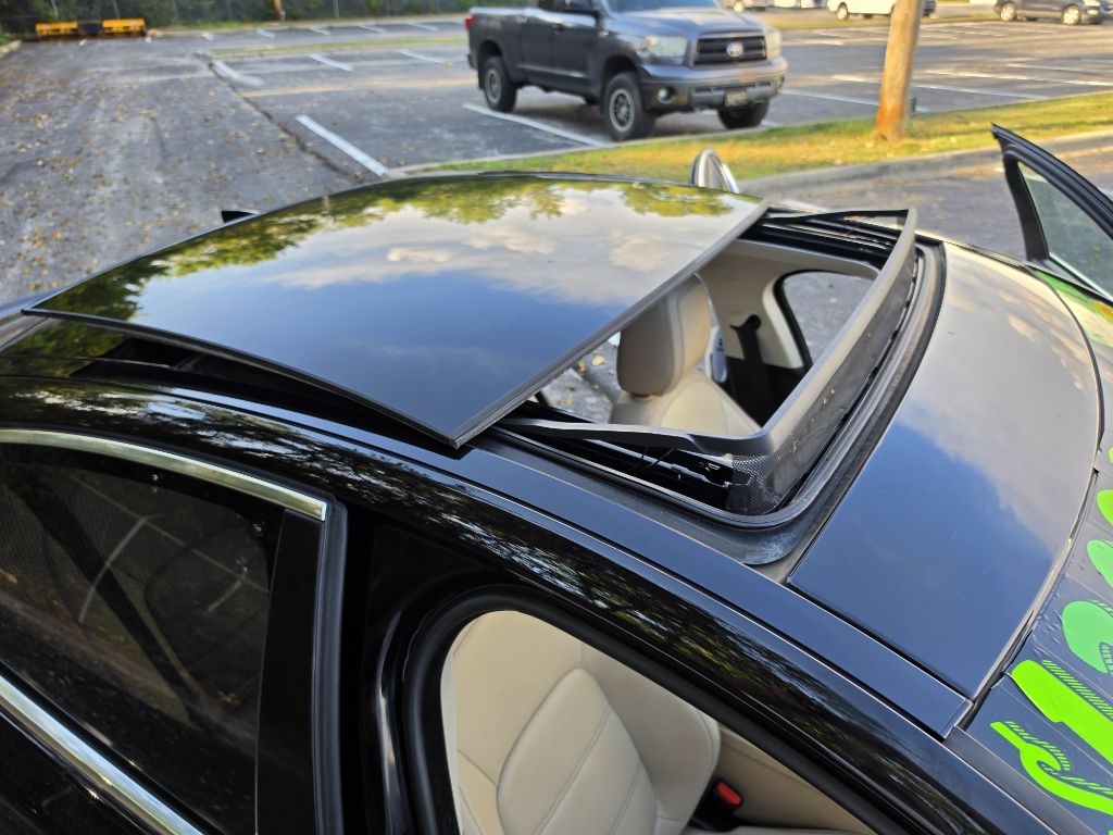 Photo 19 of this JAGUAR XE
