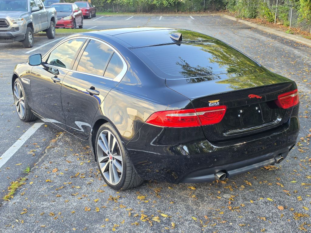 Photo 6 of this JAGUAR XE