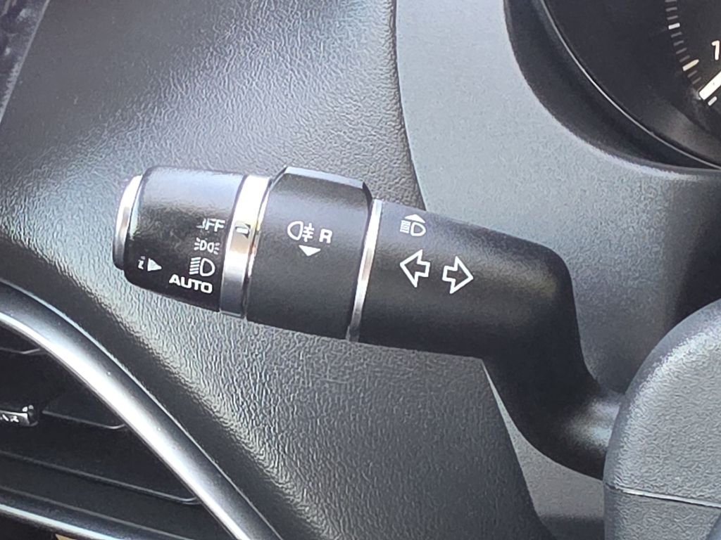 Photo 33 of this JAGUAR XE