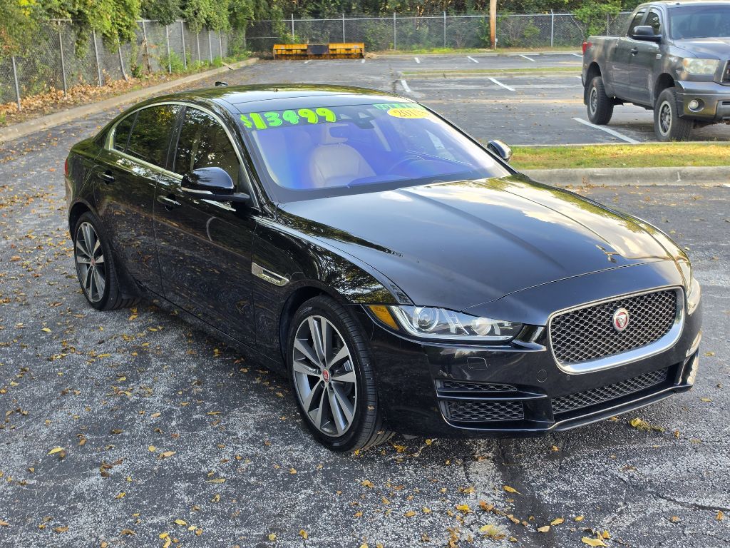Photo 5 of this JAGUAR XE