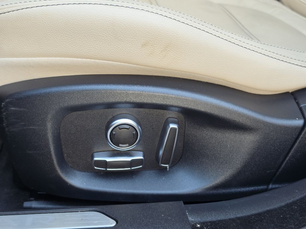Photo 16 of this JAGUAR XE