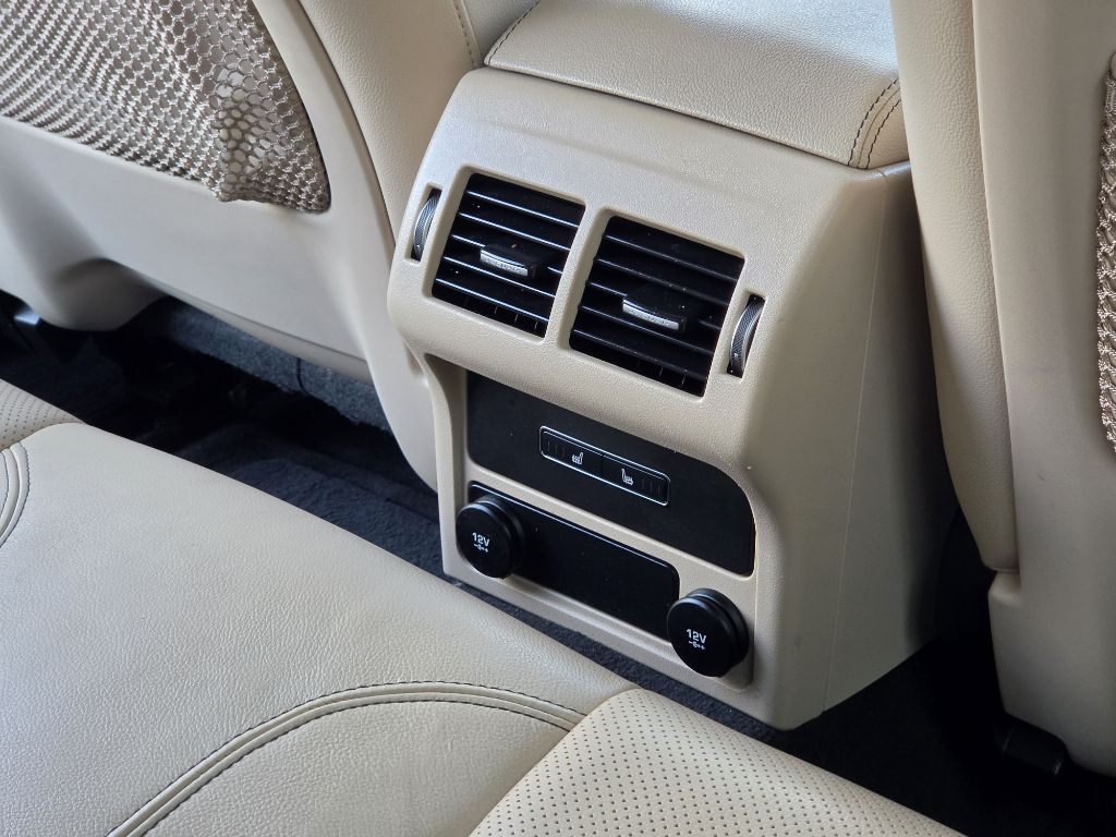 Photo 20 of this JAGUAR XE